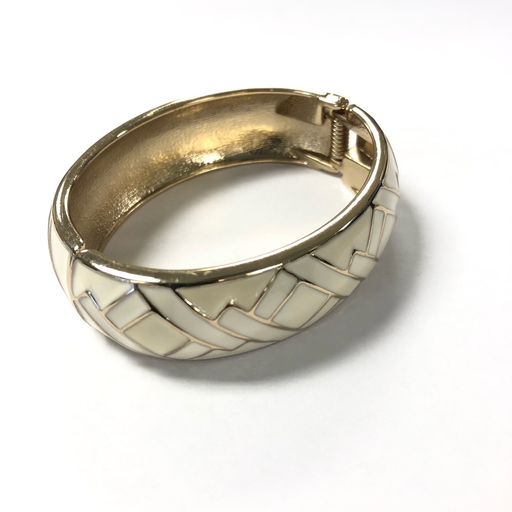 Bracelet gold and cream bangle